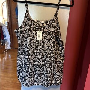 Kismet Black and White Sleeveless Camisole Top